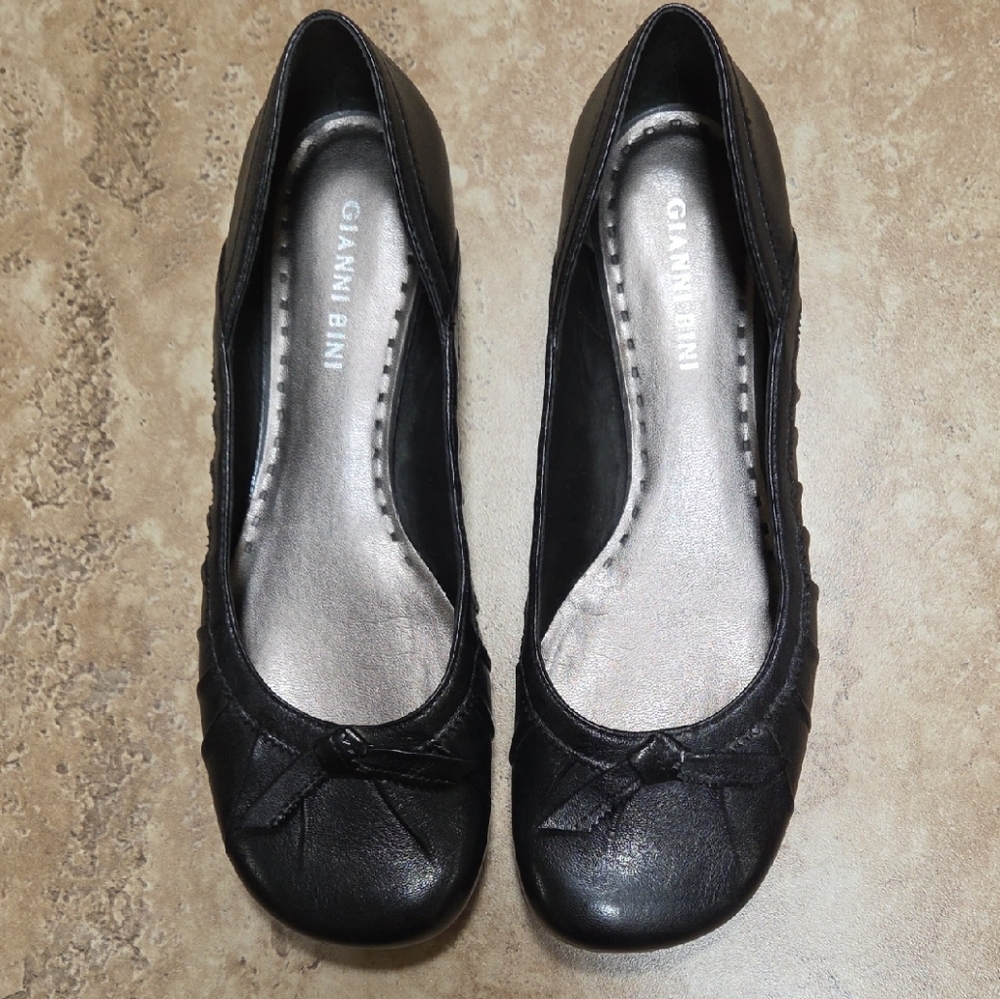 Gianni Bini Black Leather Ballet Flats With Bow